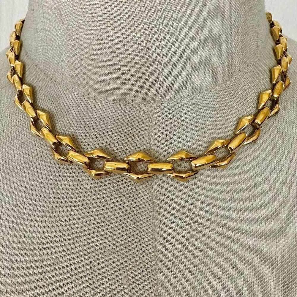 Gold tone link necklace